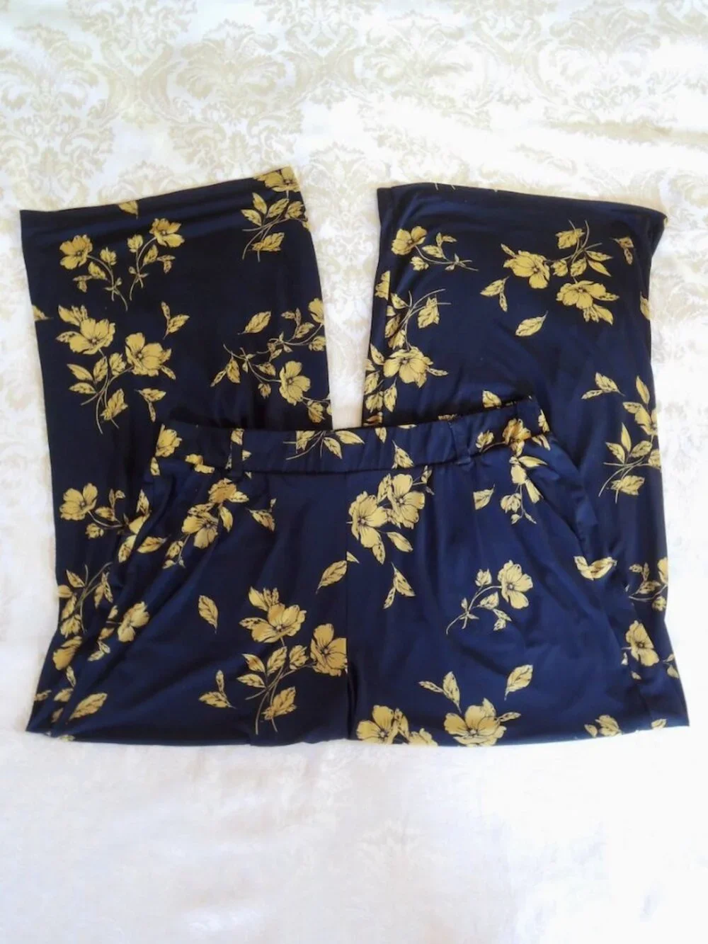 Torrid Black & Gold Floral Studio Knit Wide Leg Pants 2X - Picture 3 of 8
